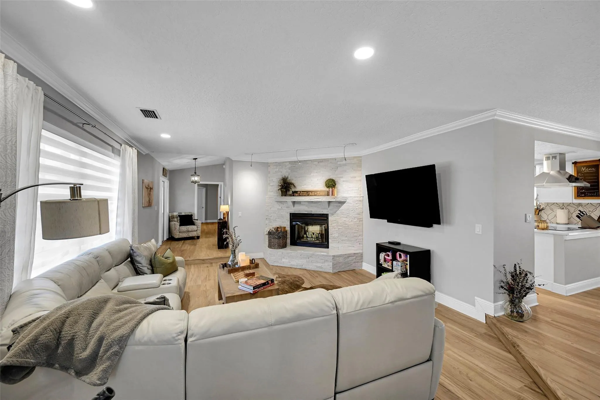 8606 ARROWHEAD Drive