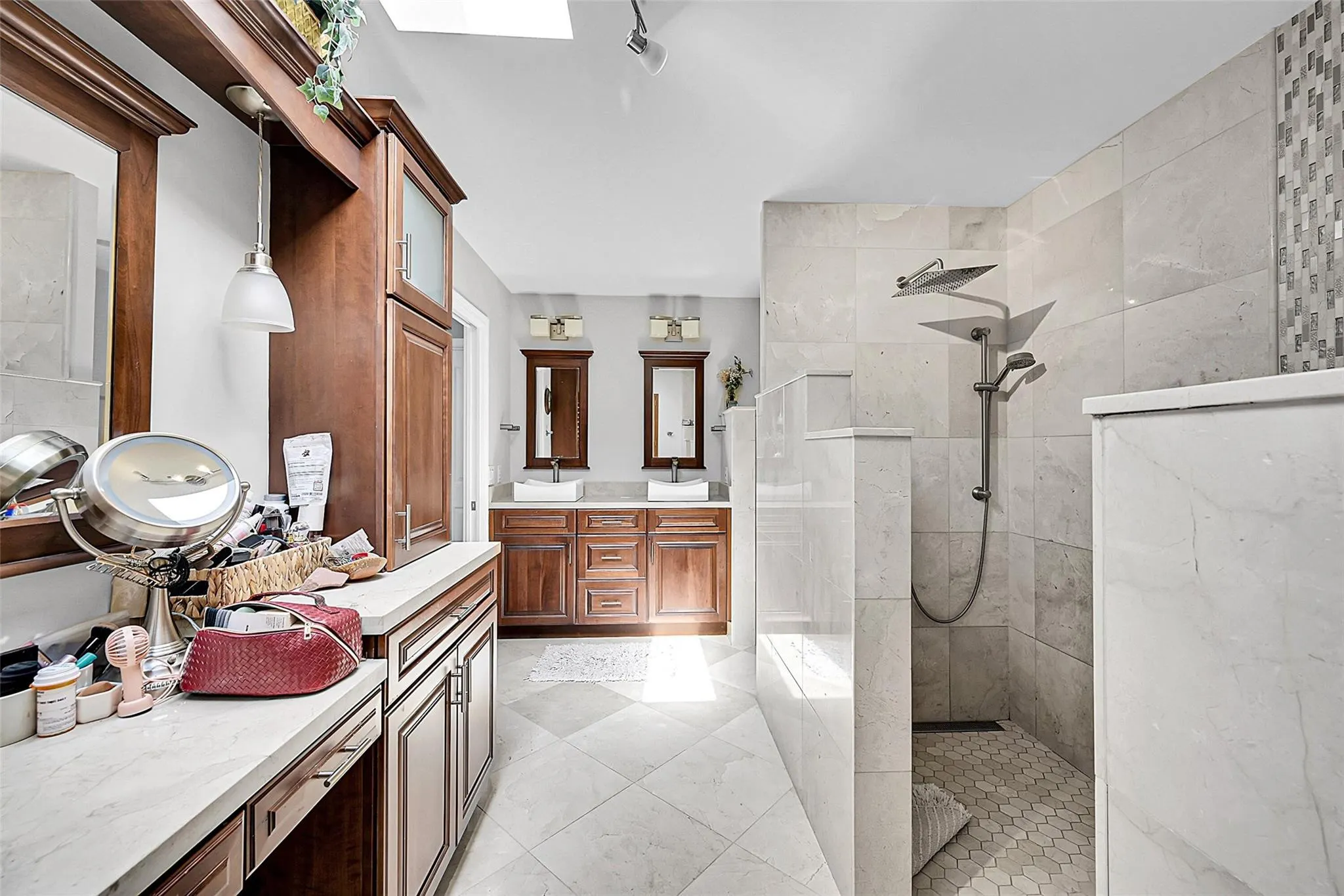 8606 ARROWHEAD Drive