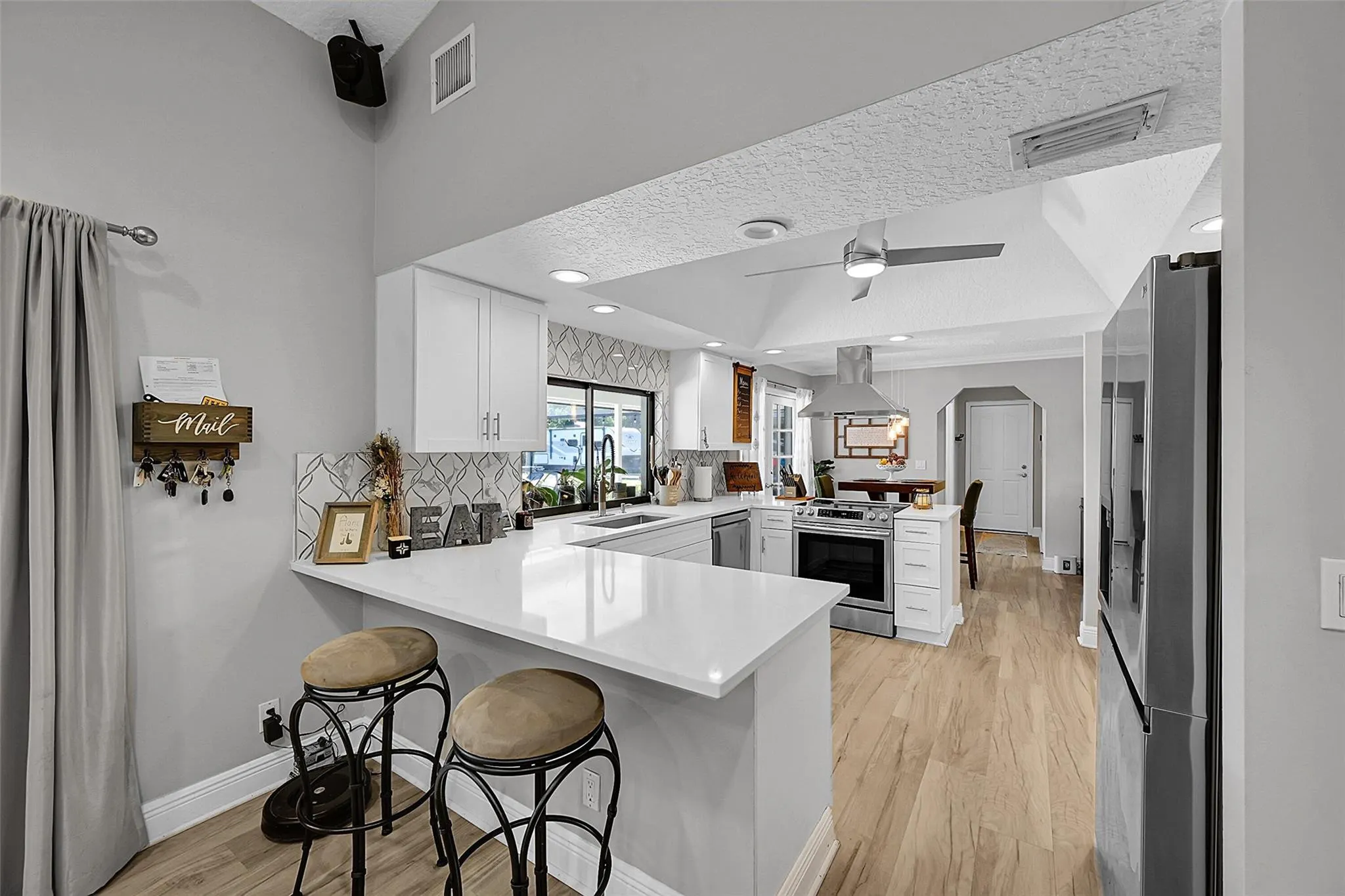 8606 ARROWHEAD Drive