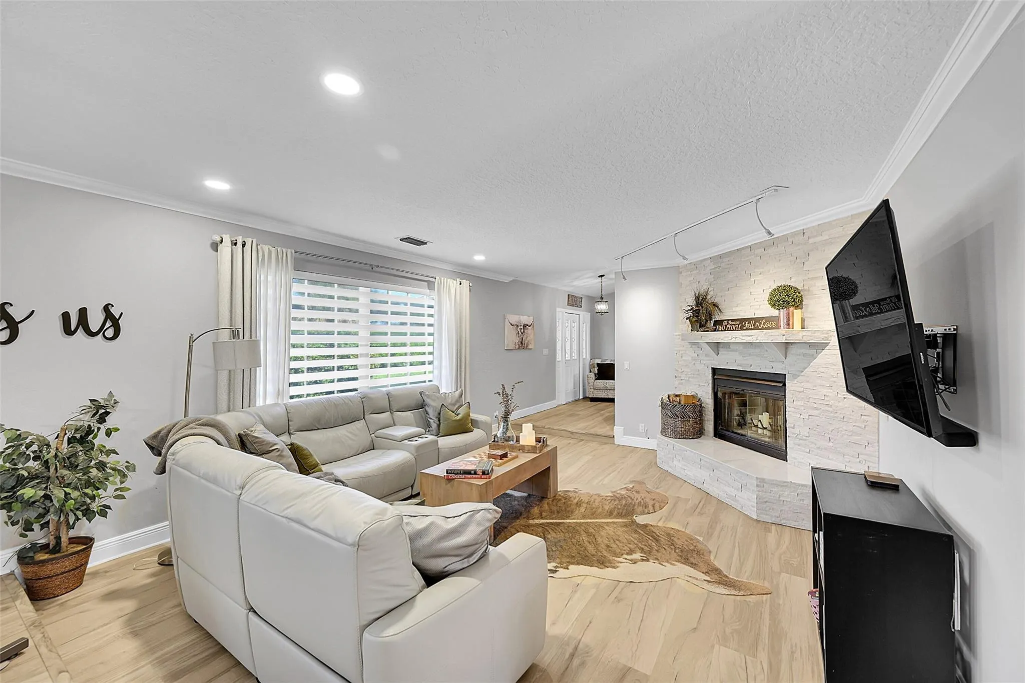 8606 ARROWHEAD Drive
