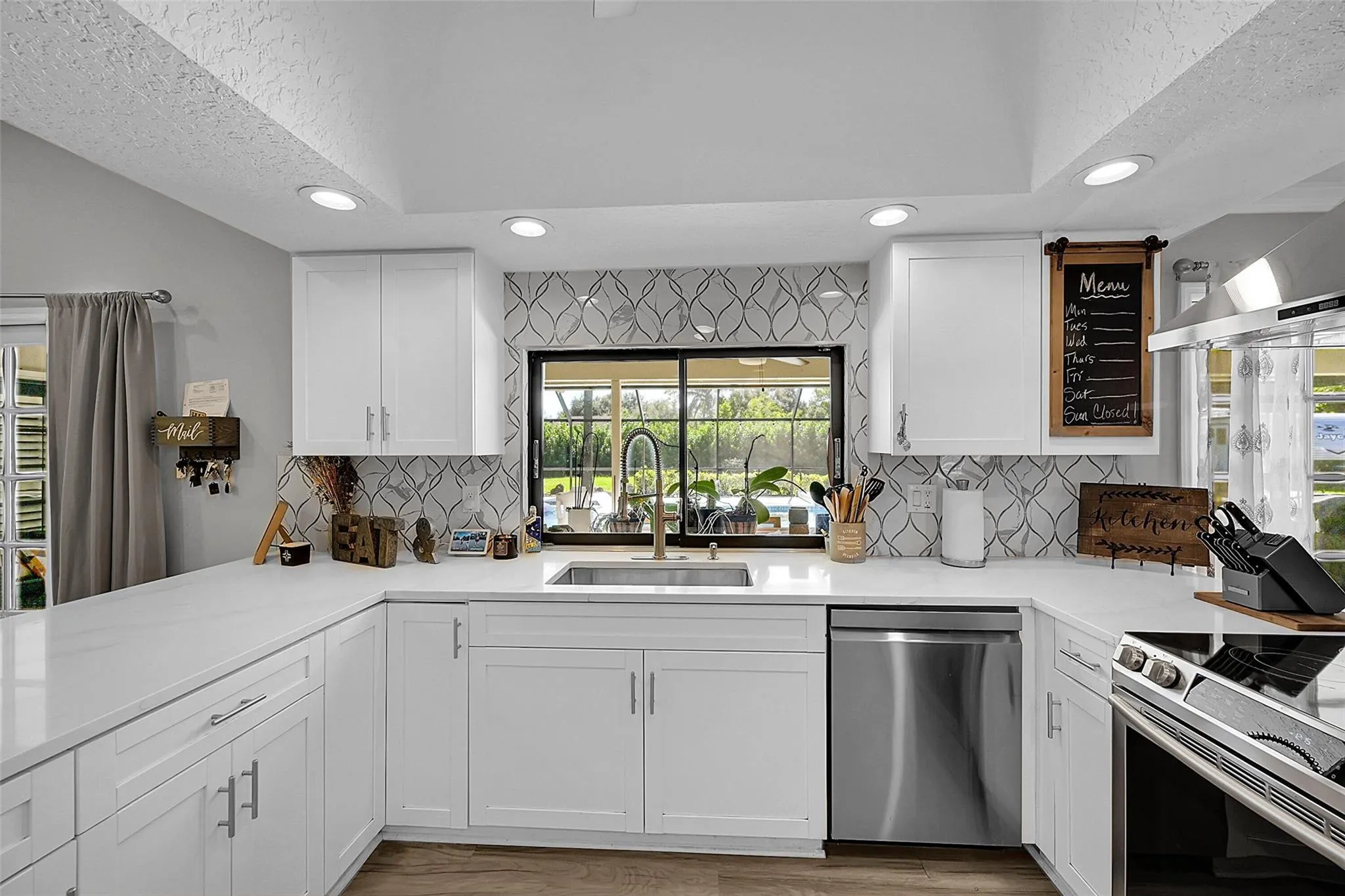 8606 ARROWHEAD Drive
