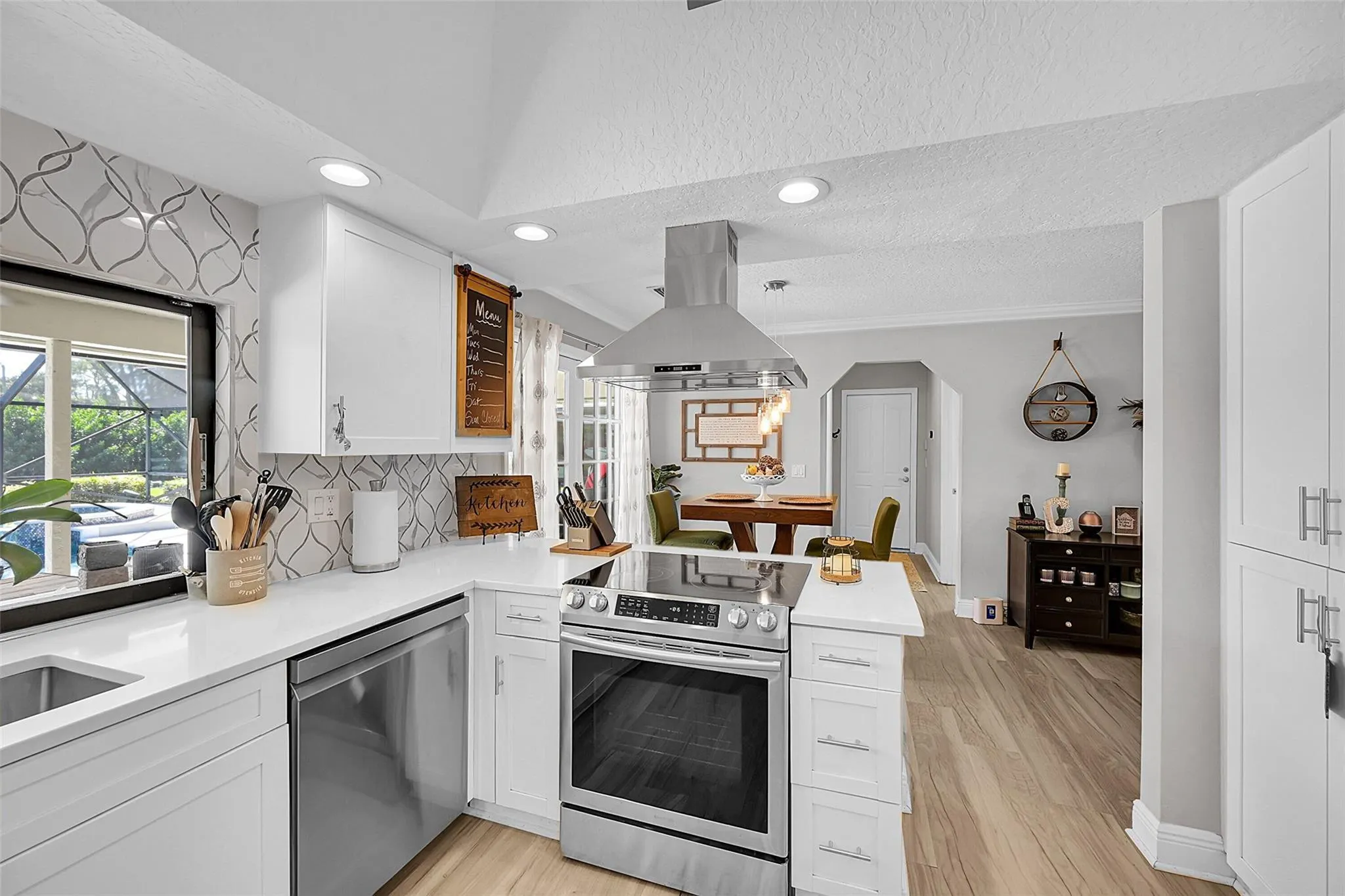8606 ARROWHEAD Drive