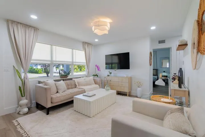 246 NE 14th Street