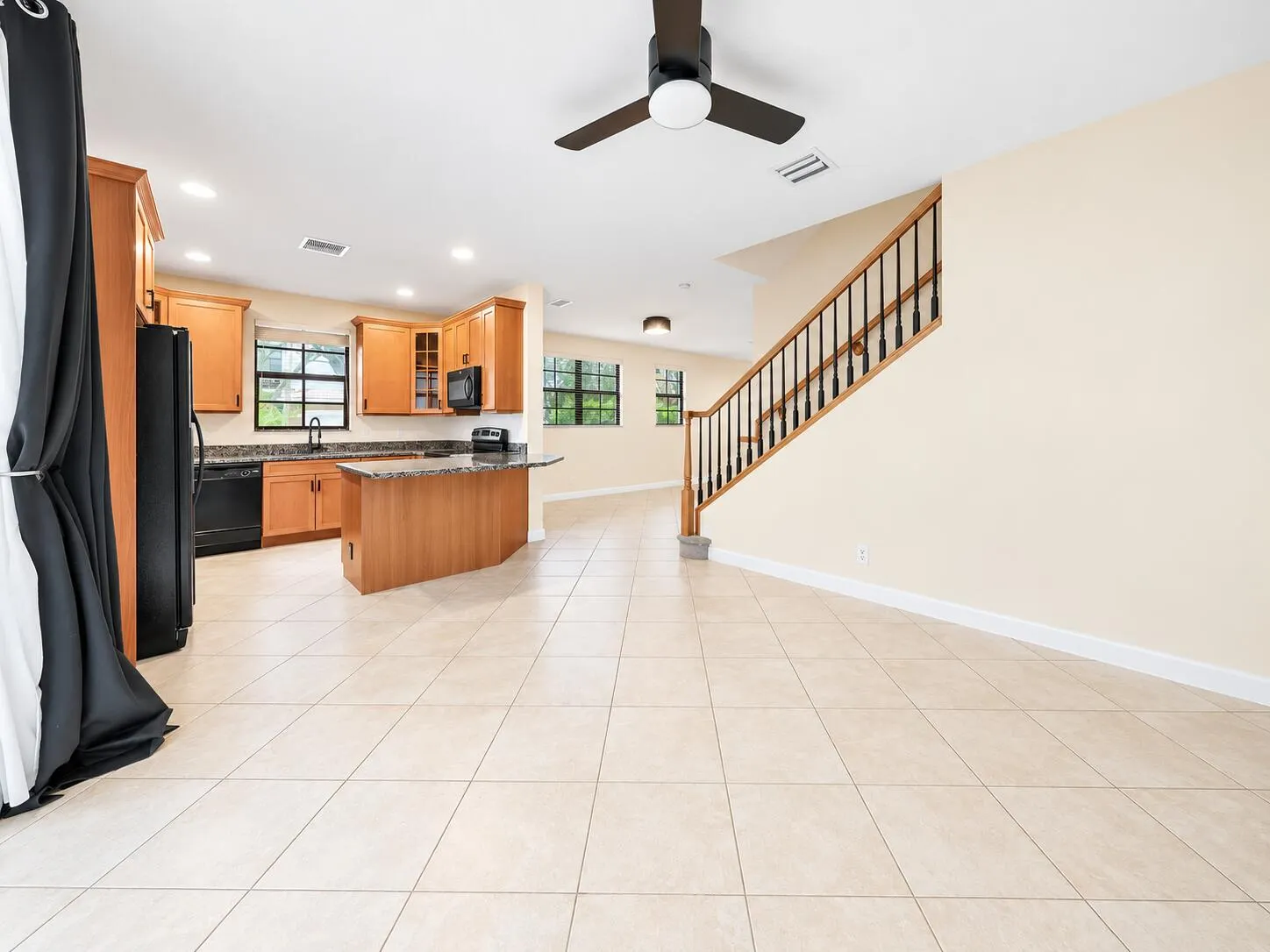 247 W Chrystie Circle