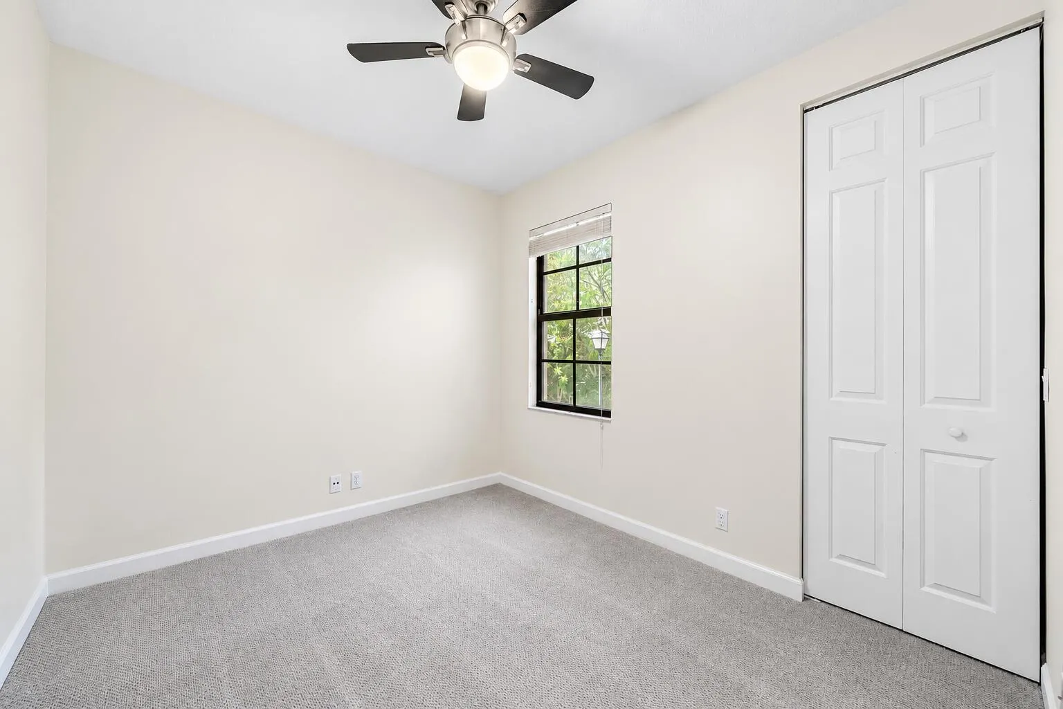 247 W Chrystie Circle