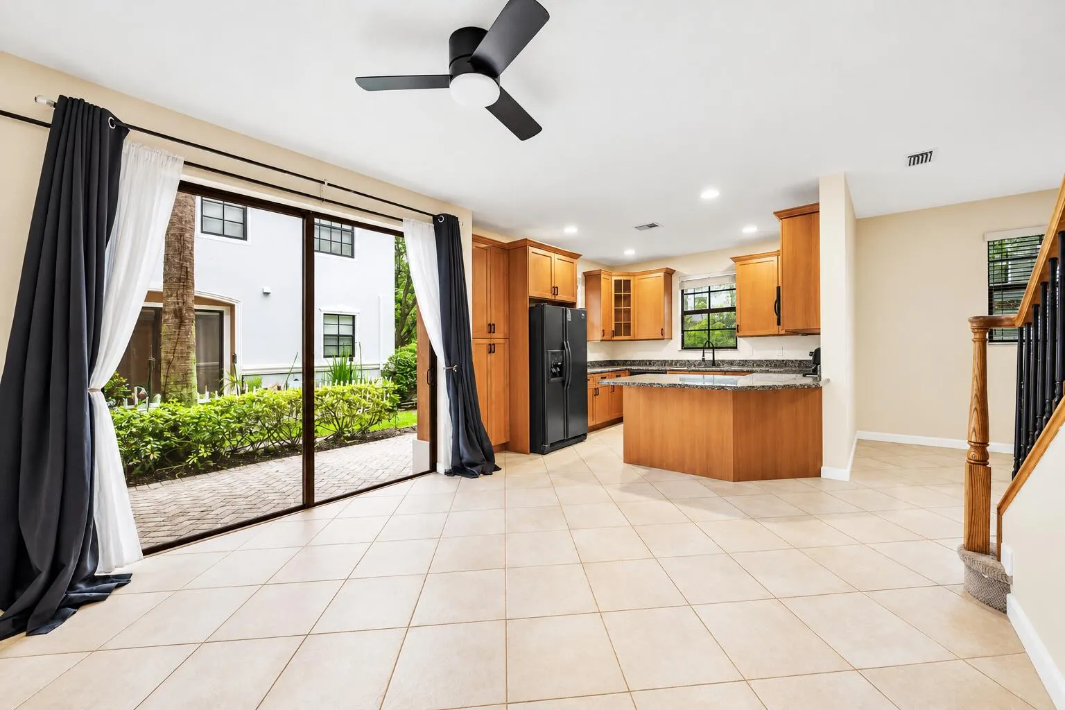 247 W Chrystie Circle