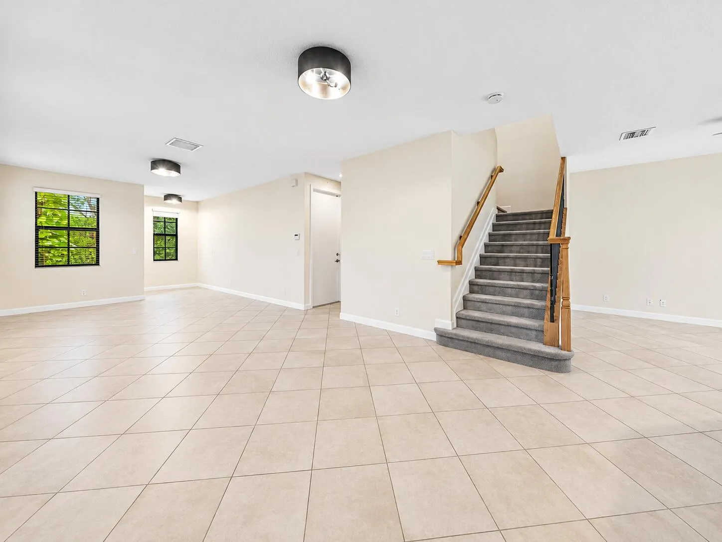 247 W Chrystie Circle