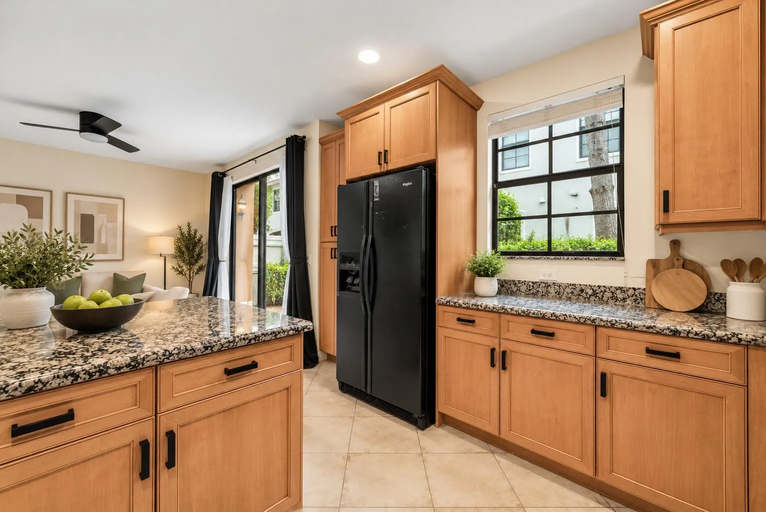 247 W Chrystie Circle