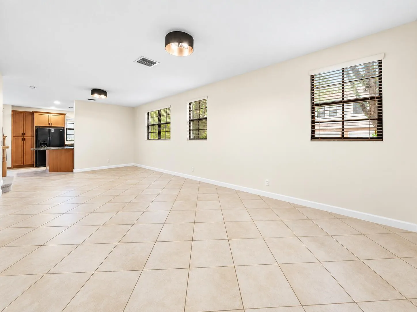 247 W Chrystie Circle