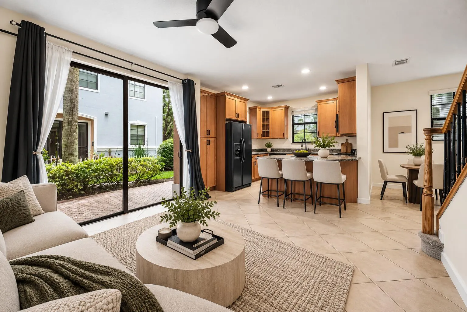 247 W Chrystie Circle