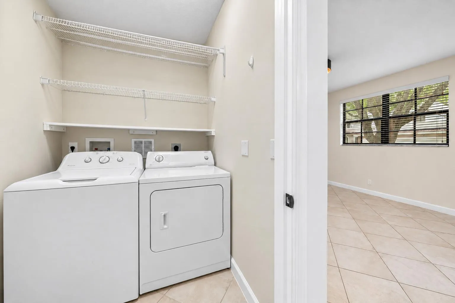 247 W Chrystie Circle