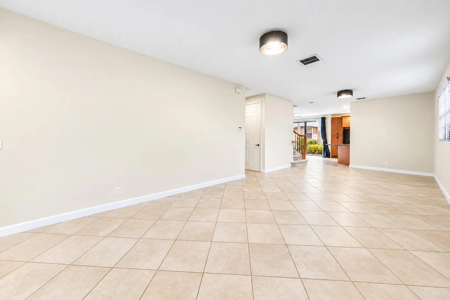 247 W Chrystie Circle