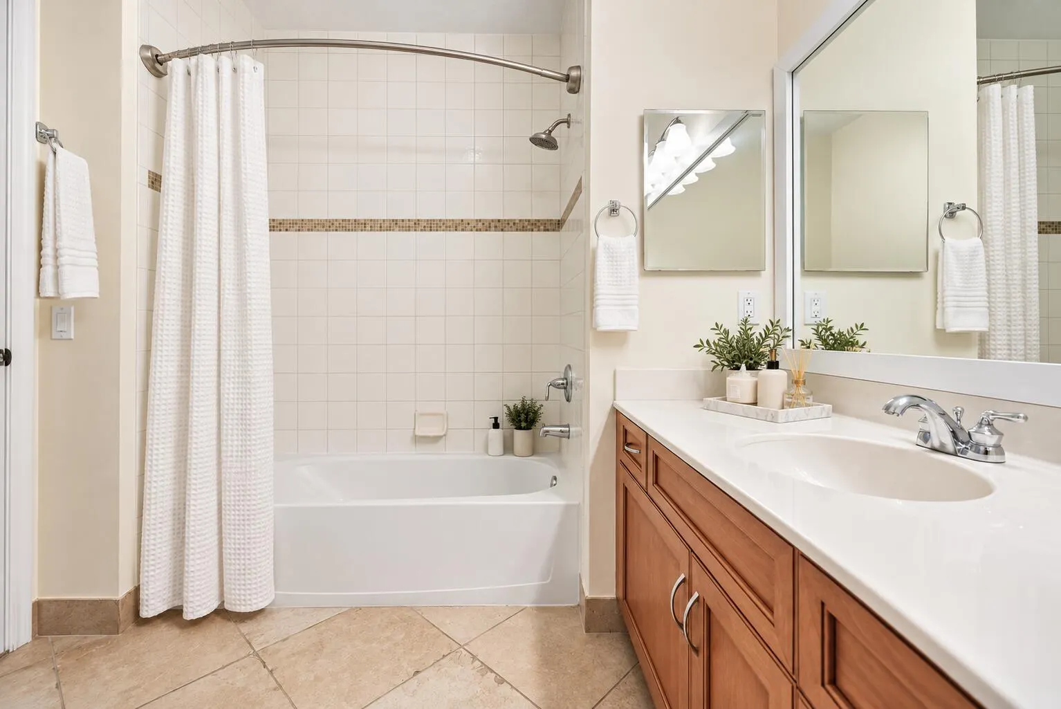 247 W Chrystie Circle