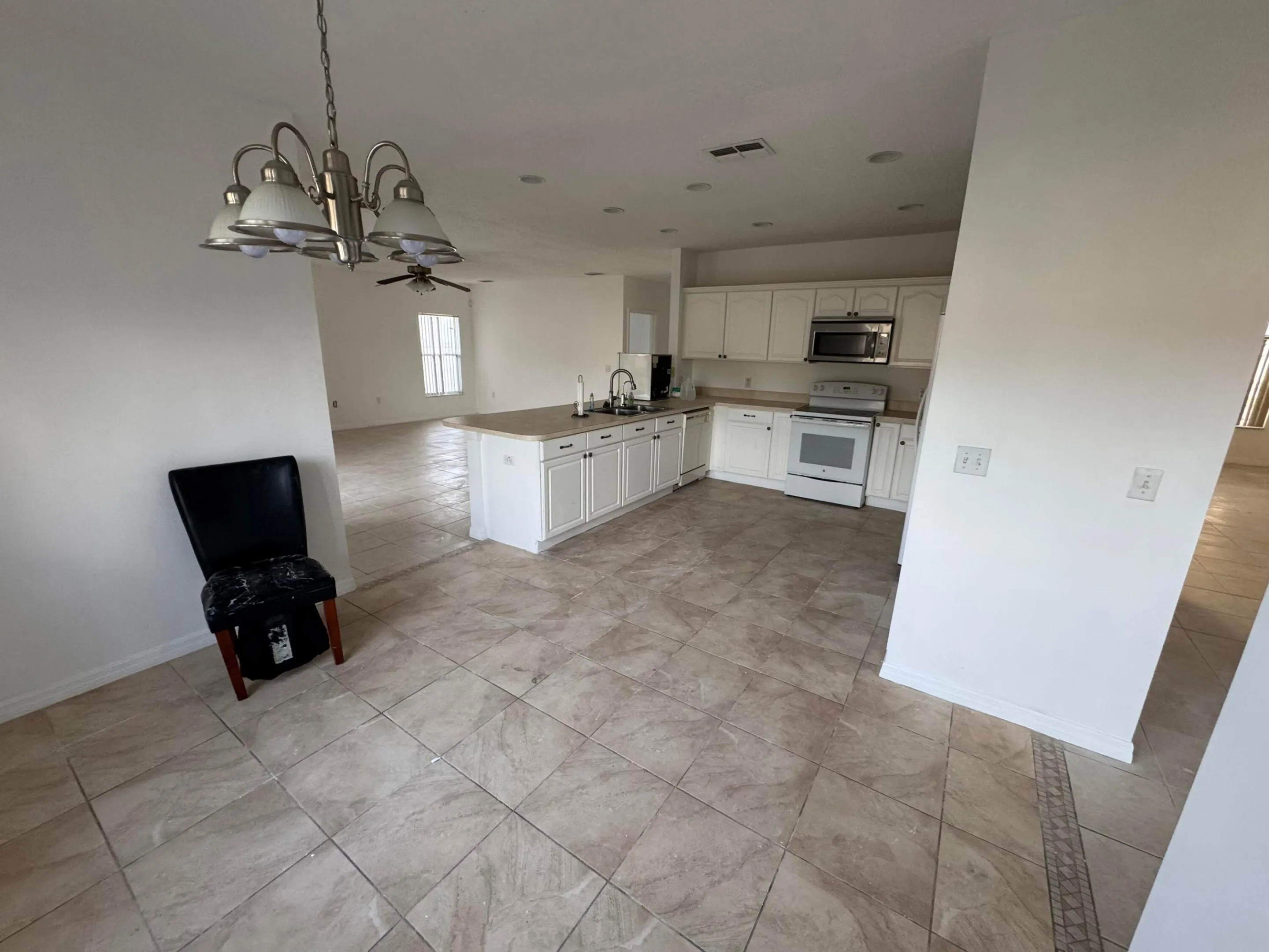 1107 James Way