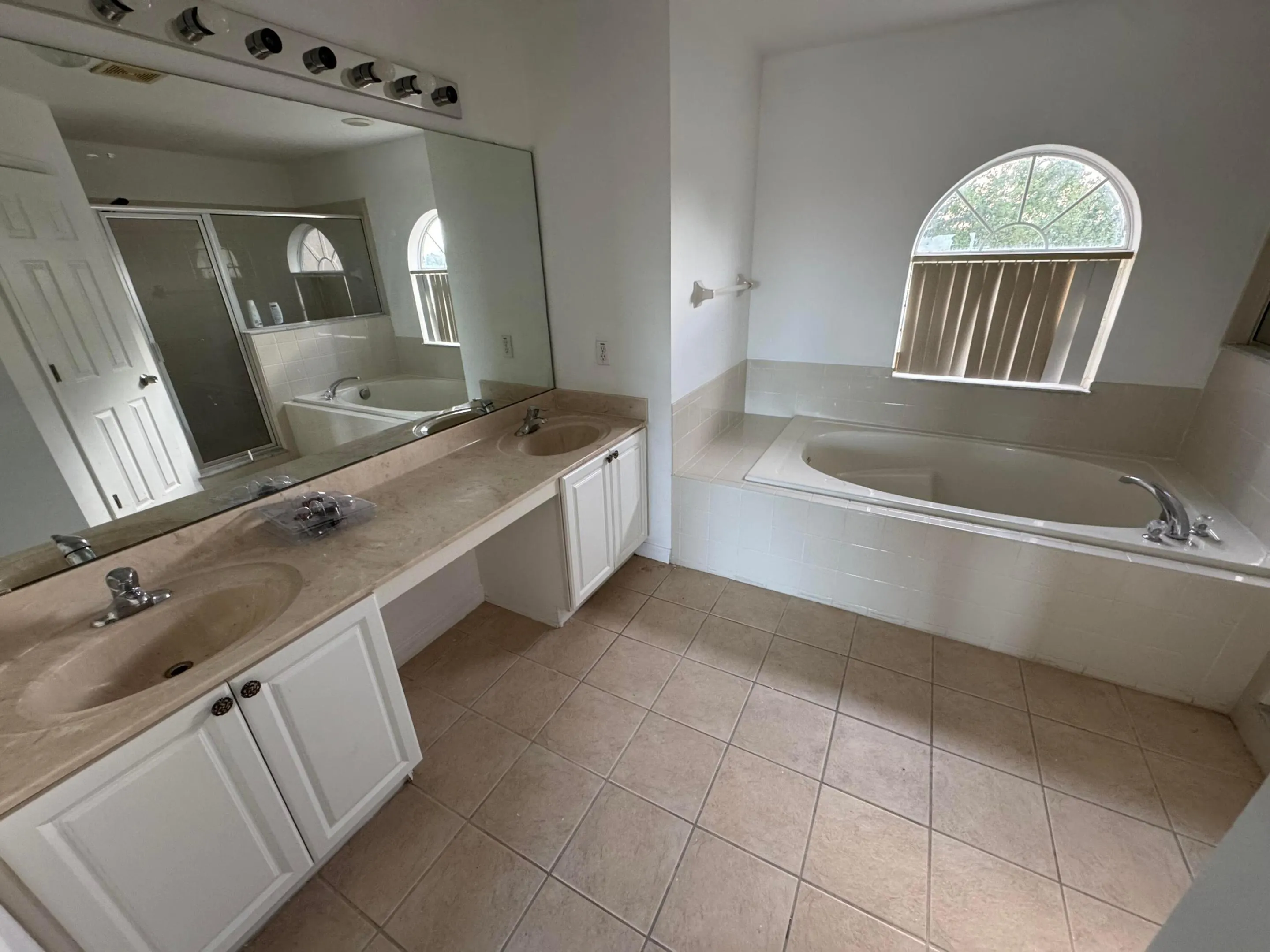 1107 James Way