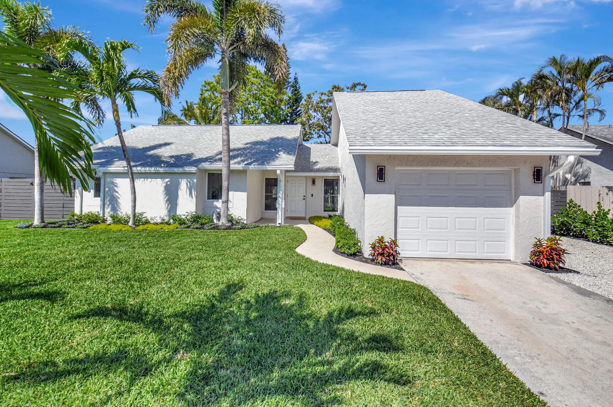 2918 Cormorant Road
