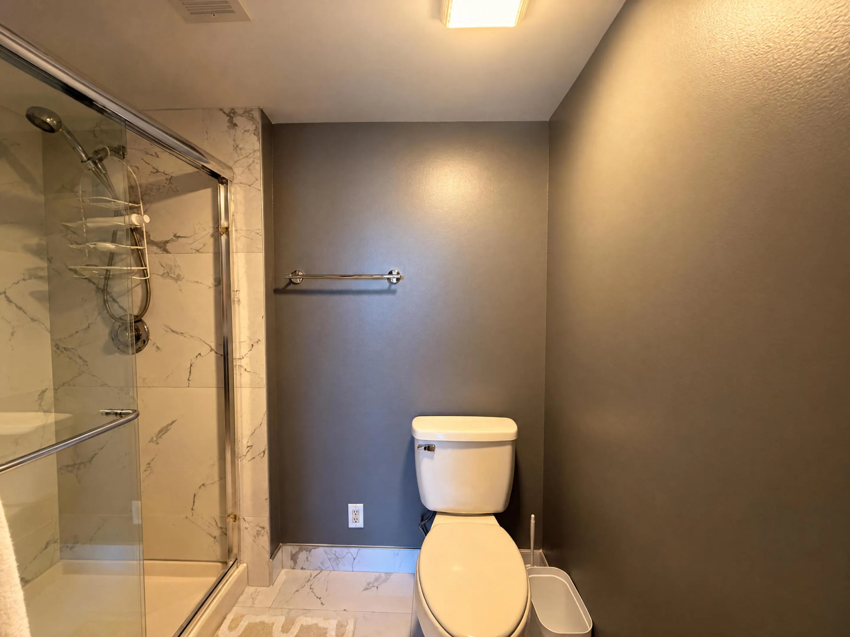 6133 BALBOA #405