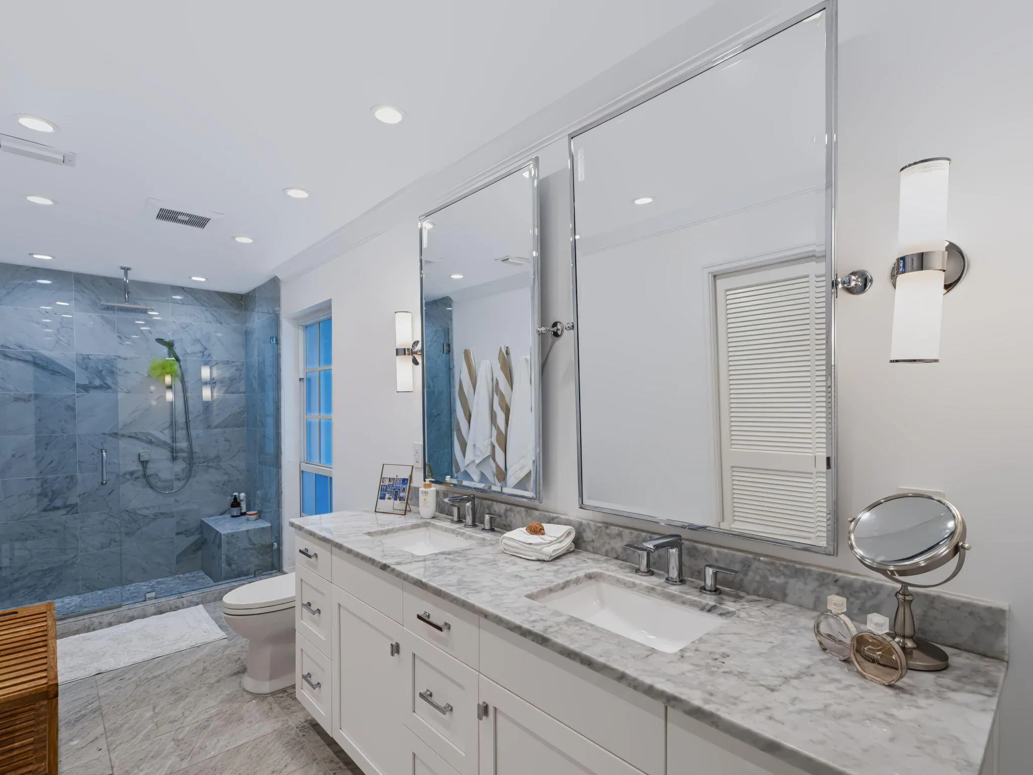 14 RIVERVIEW Drive