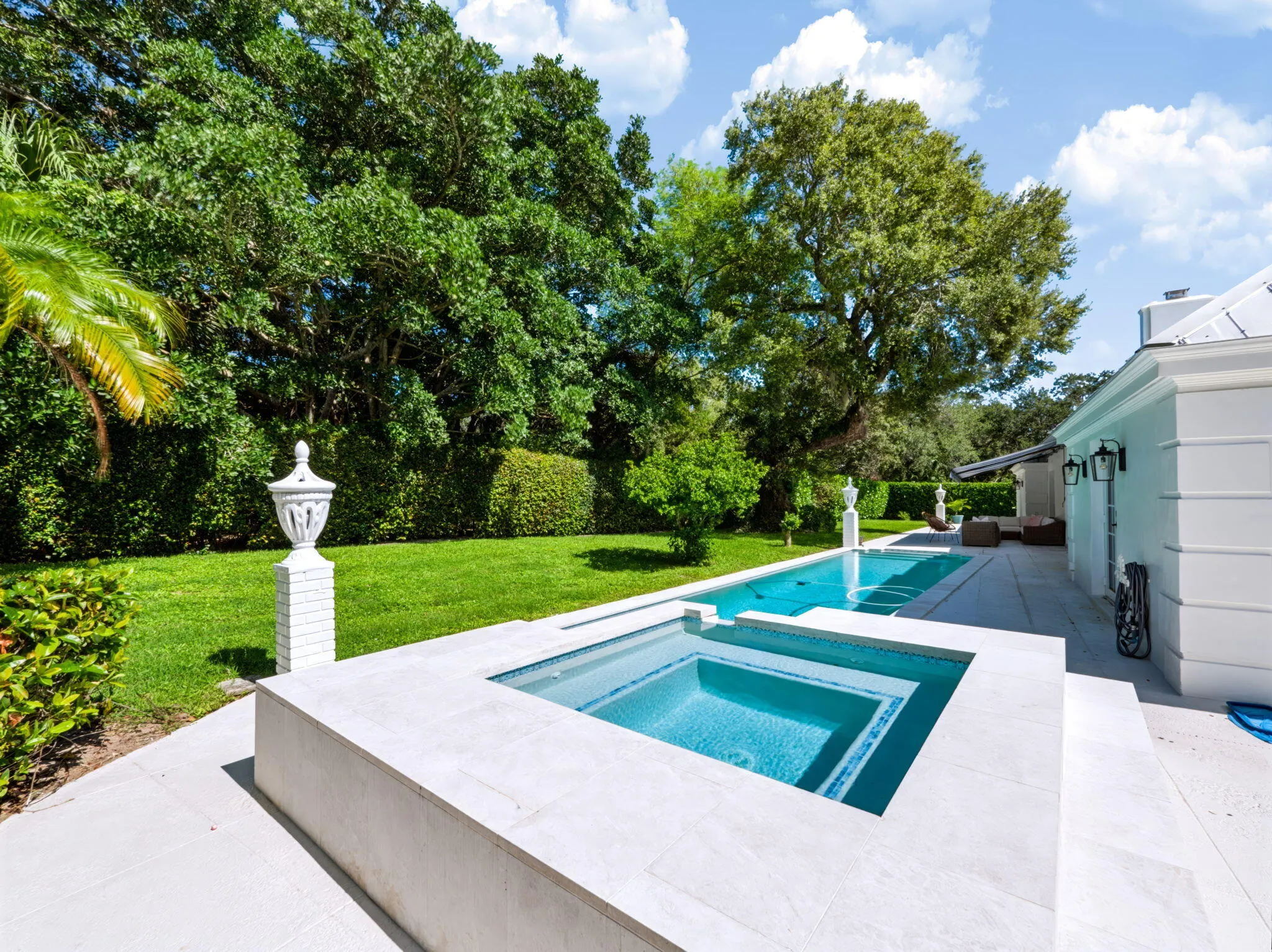 14 RIVERVIEW Drive