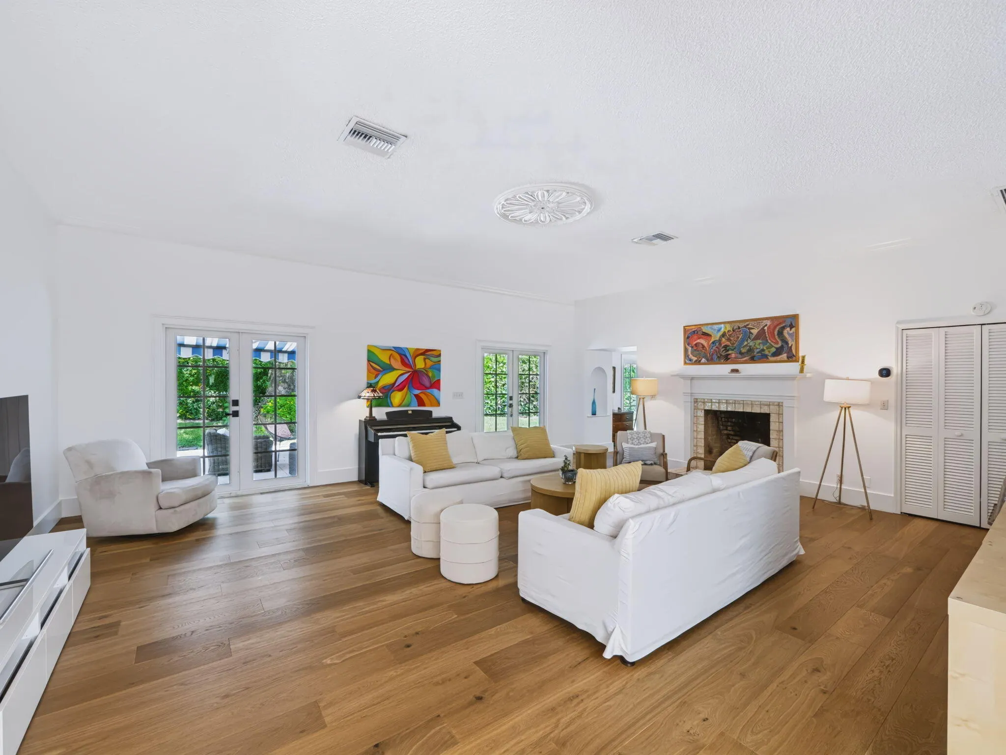 14 RIVERVIEW Drive