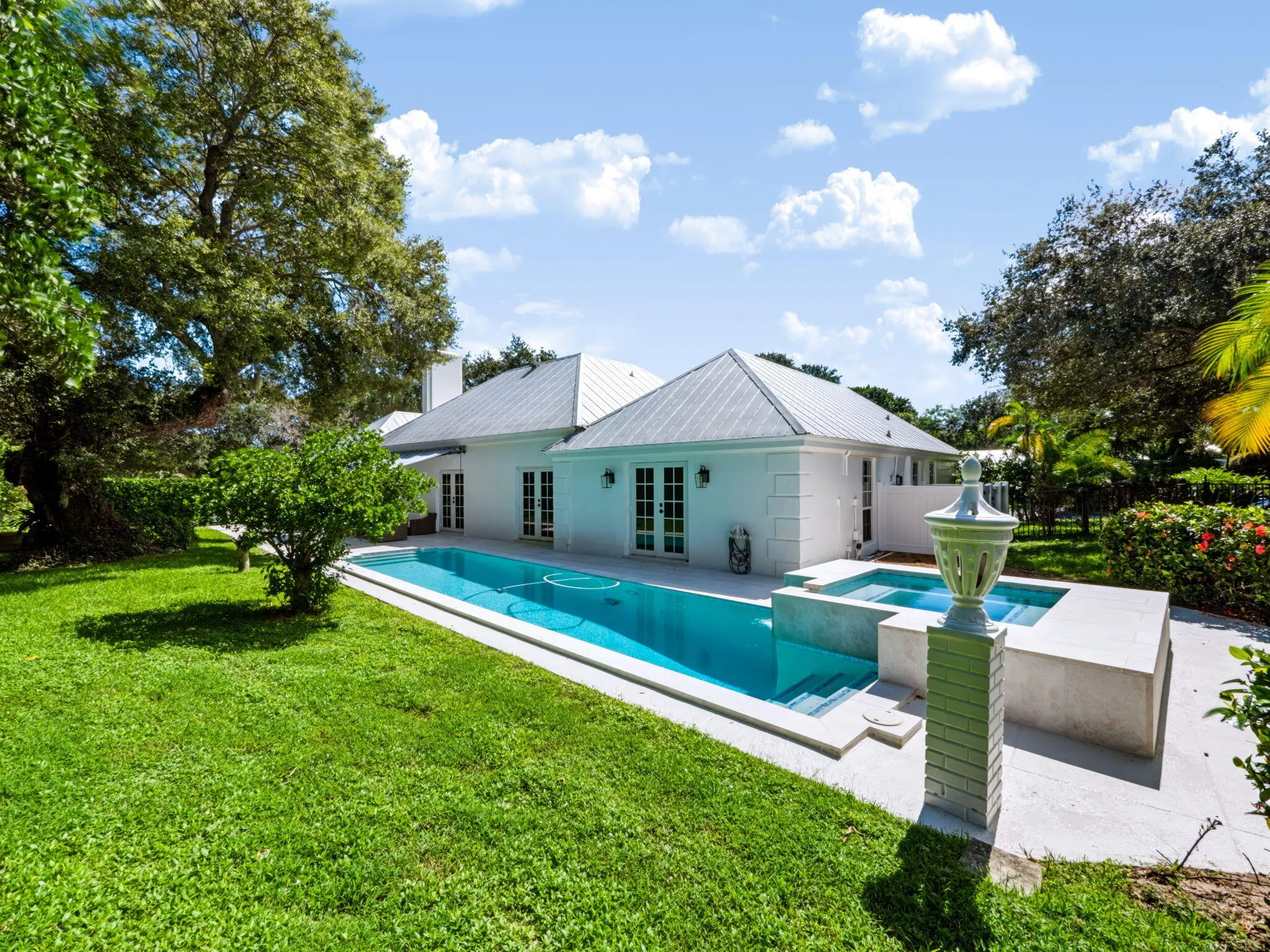 14 RIVERVIEW Drive