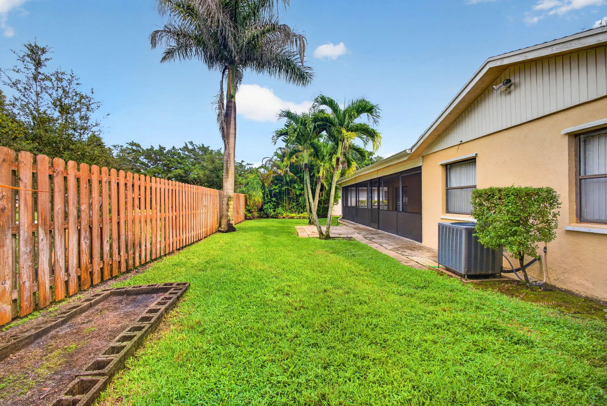 9881 SE LITTLE CLUB Way N