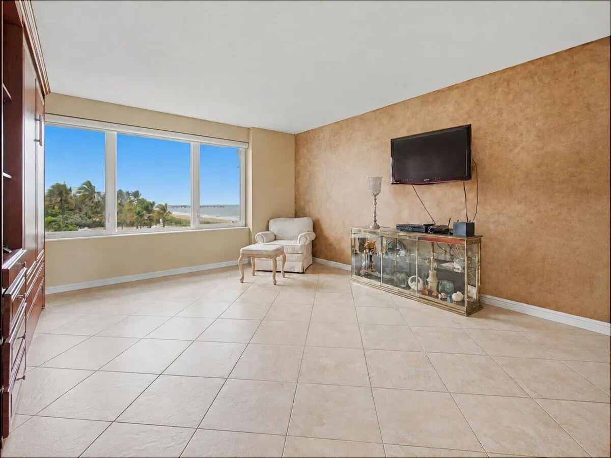 3900 N Ocean Drive #2D