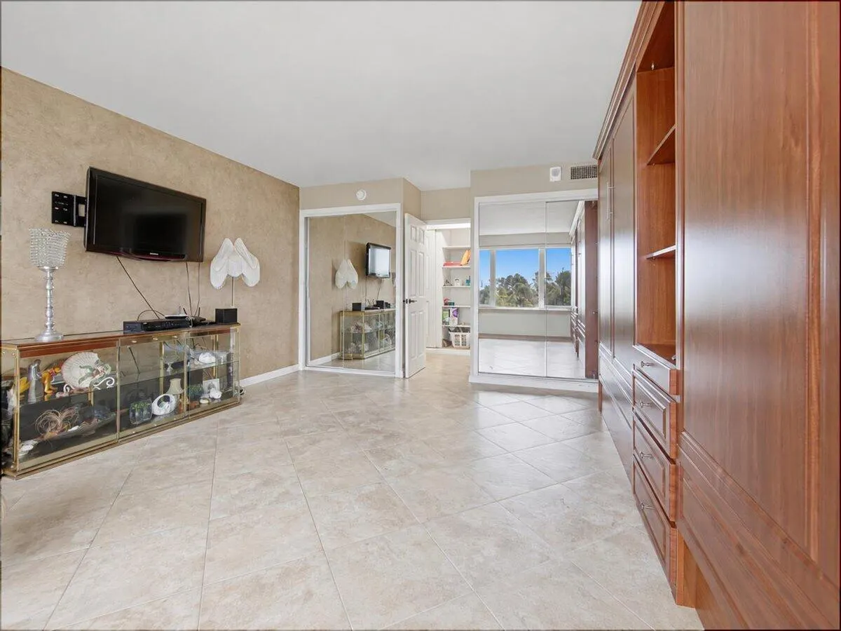 3900 N Ocean Drive #2D
