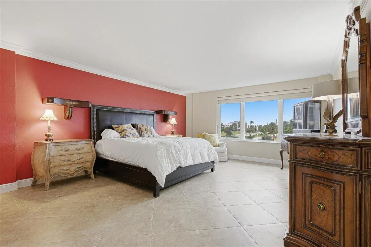 3900 N Ocean Drive #2D