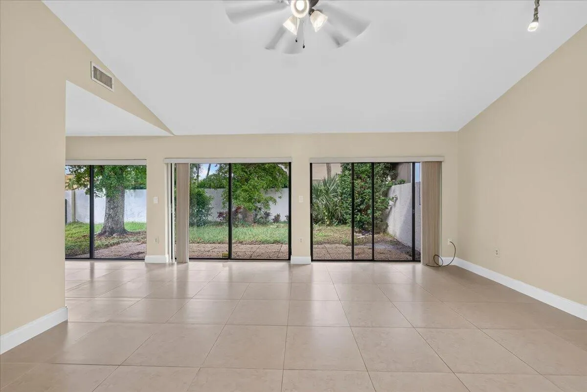 572 SW 28TH Avenue
