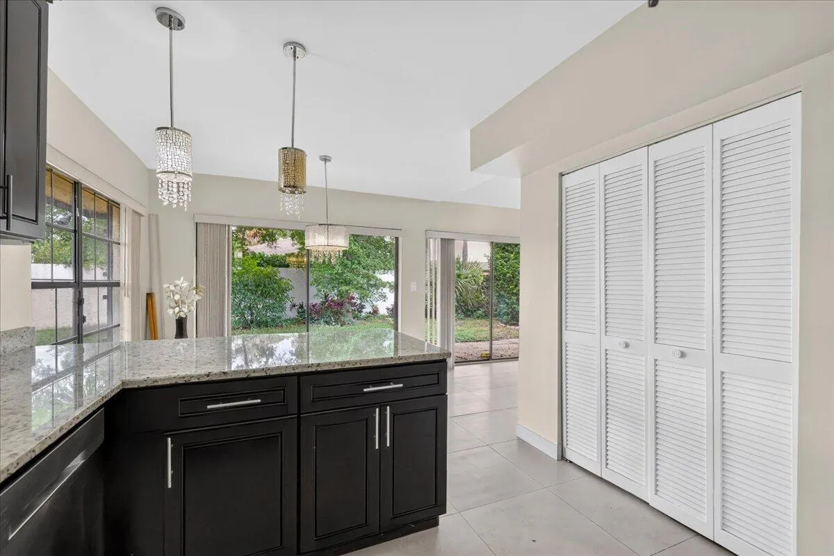 572 SW 28TH Avenue