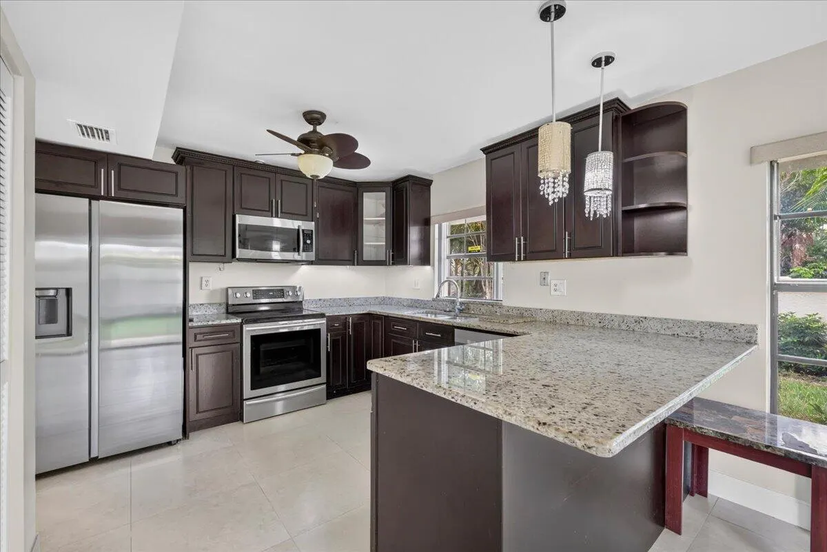 572 SW 28TH Avenue