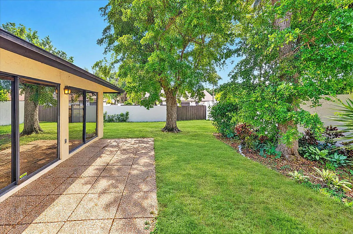 572 SW 28TH Avenue