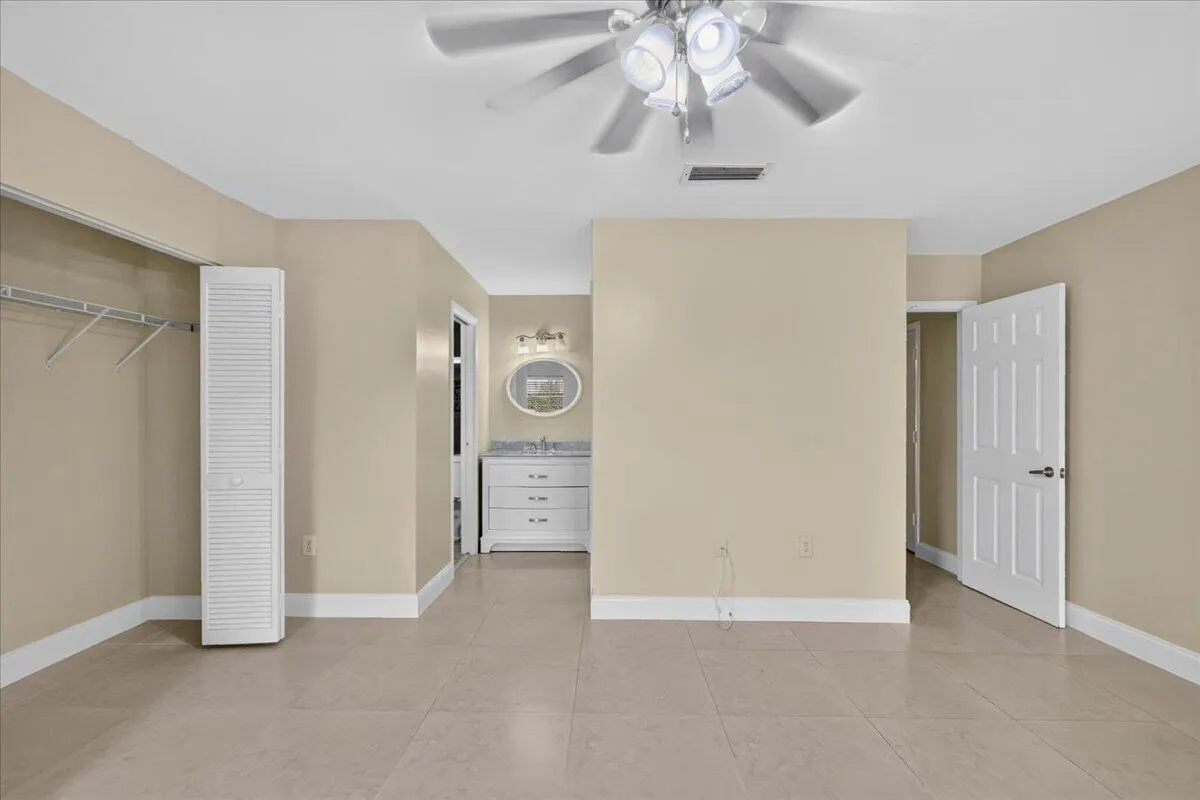 572 SW 28TH Avenue