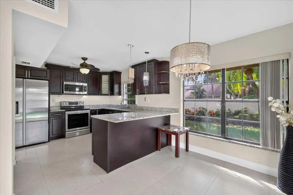 572 SW 28TH Avenue
