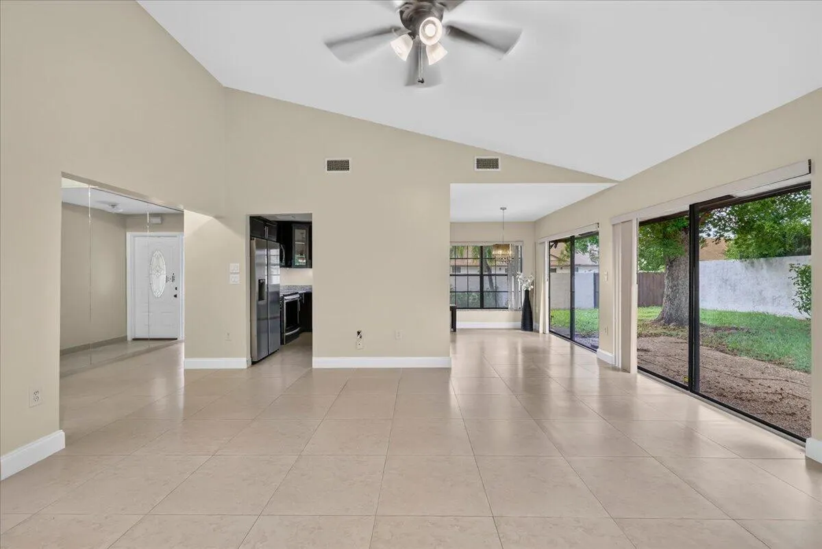 572 SW 28TH Avenue