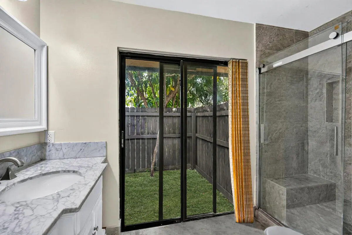 572 SW 28TH Avenue