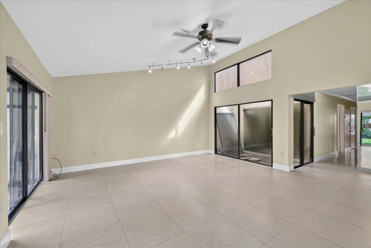 572 SW 28TH Avenue