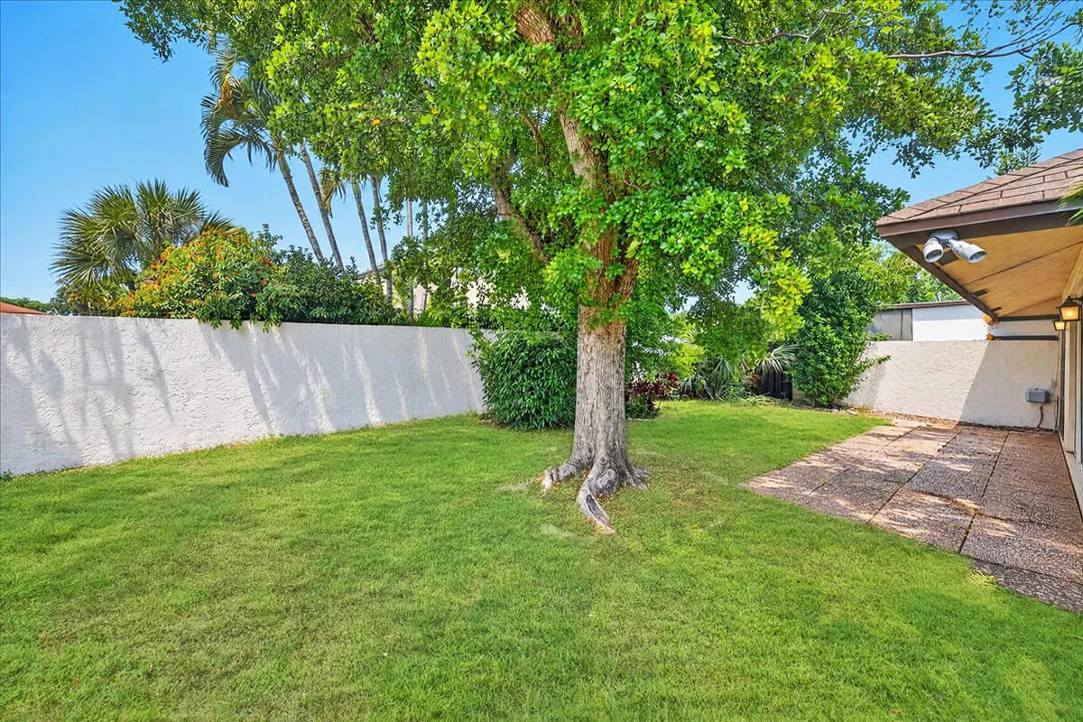 572 SW 28TH Avenue