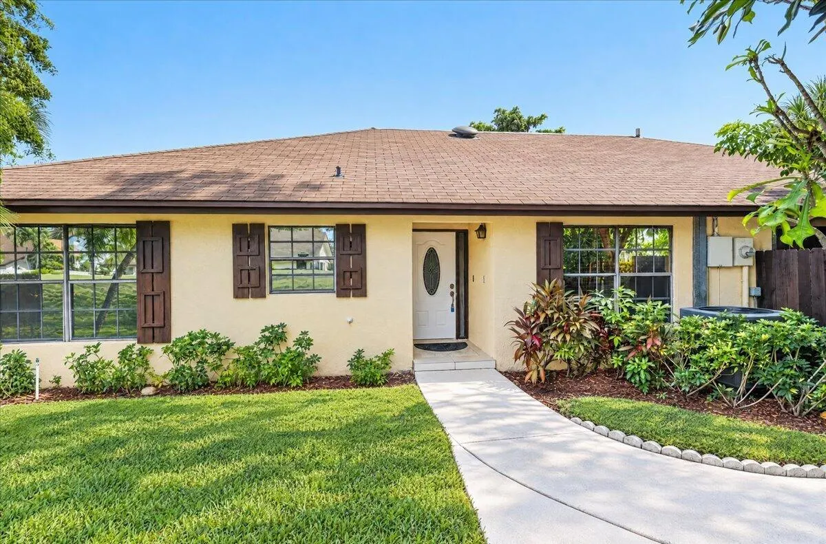 572 SW 28TH Avenue