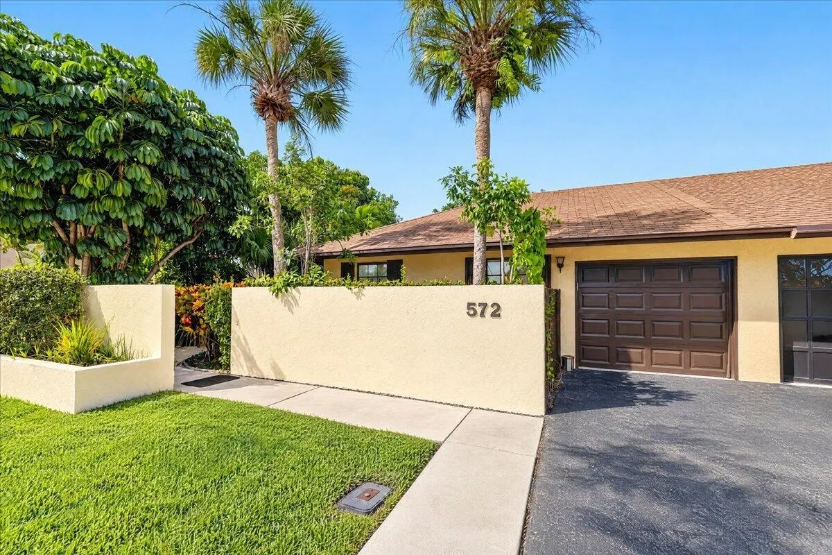 572 SW 28TH Avenue