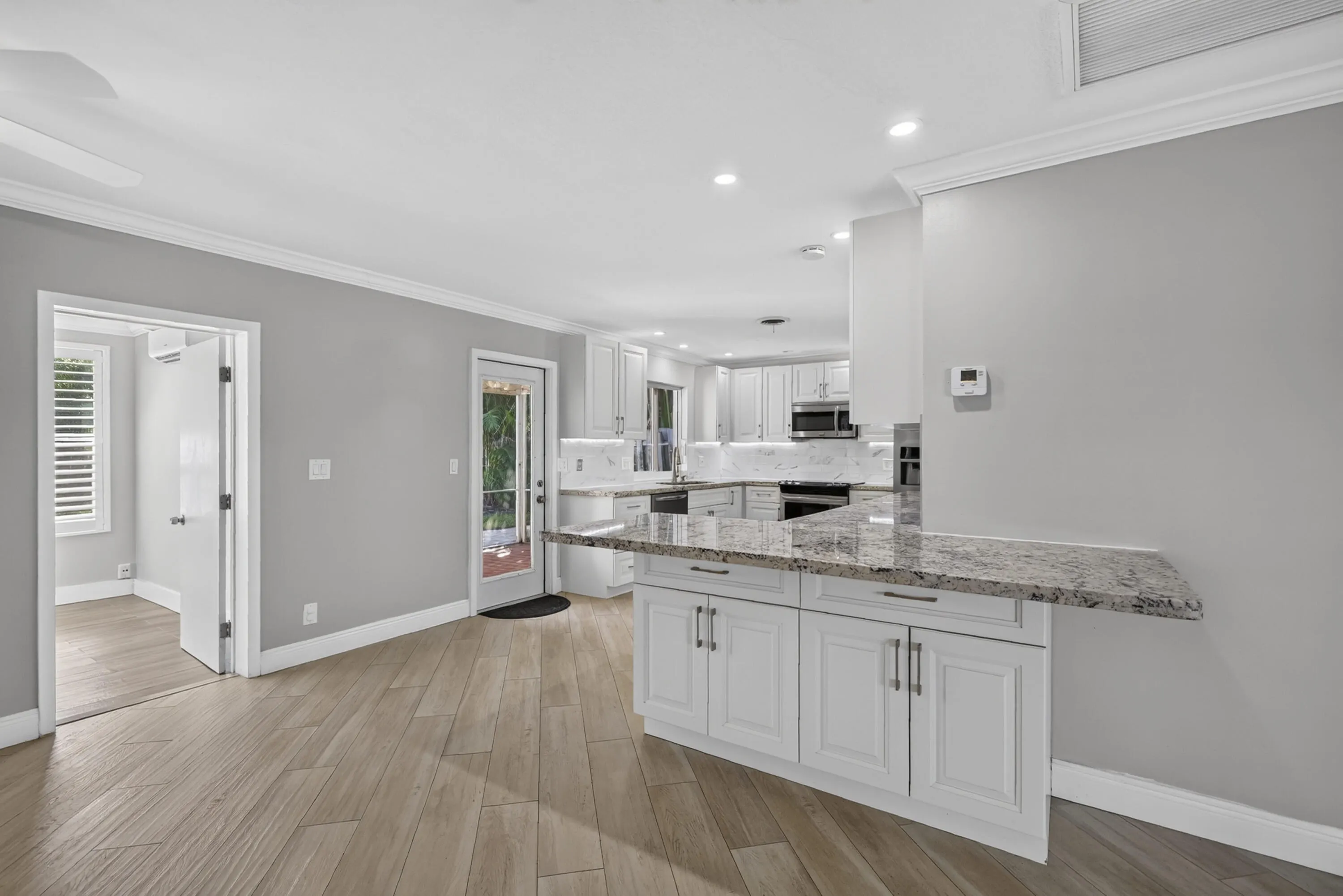 300 SE 11TH Court