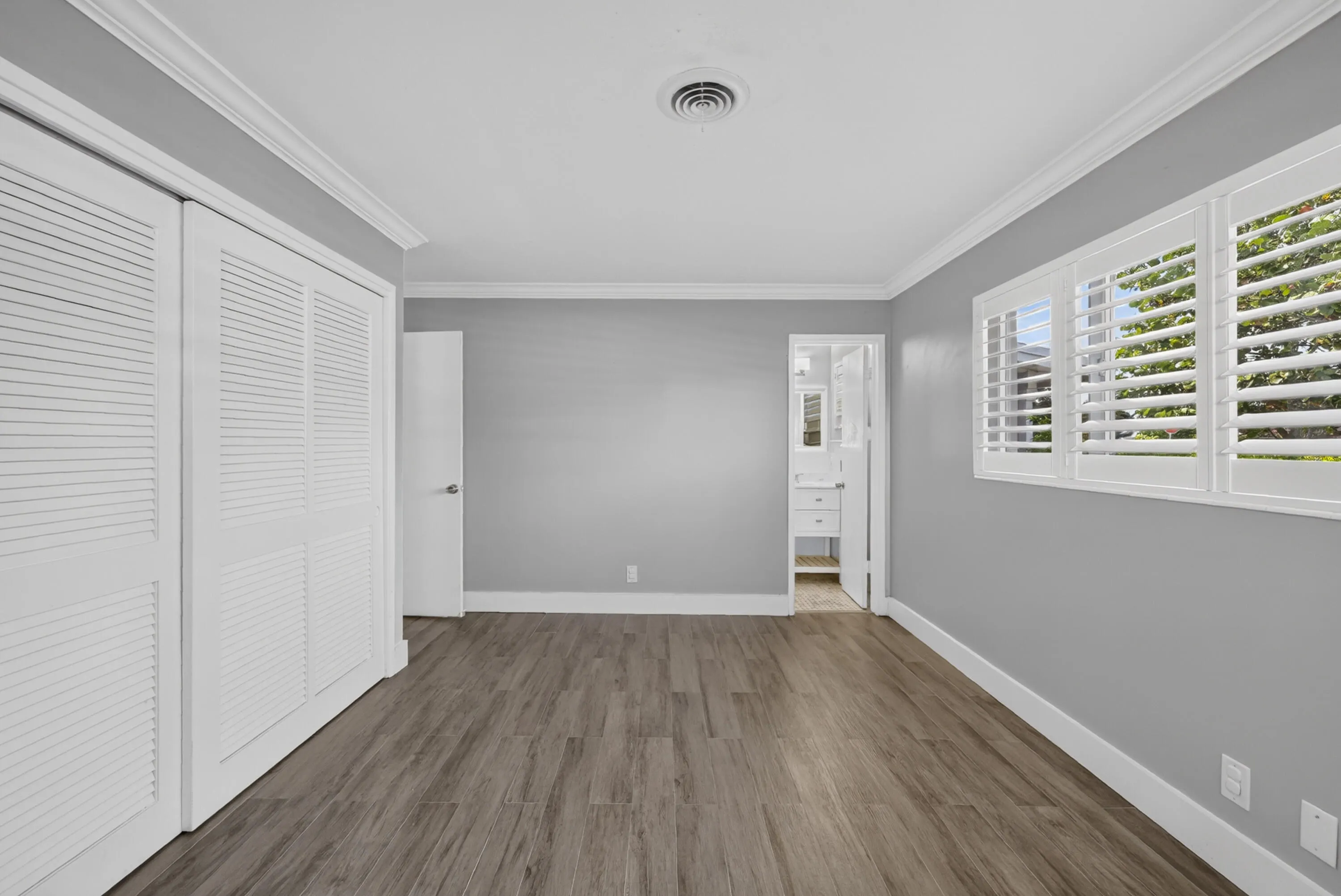300 SE 11TH Court