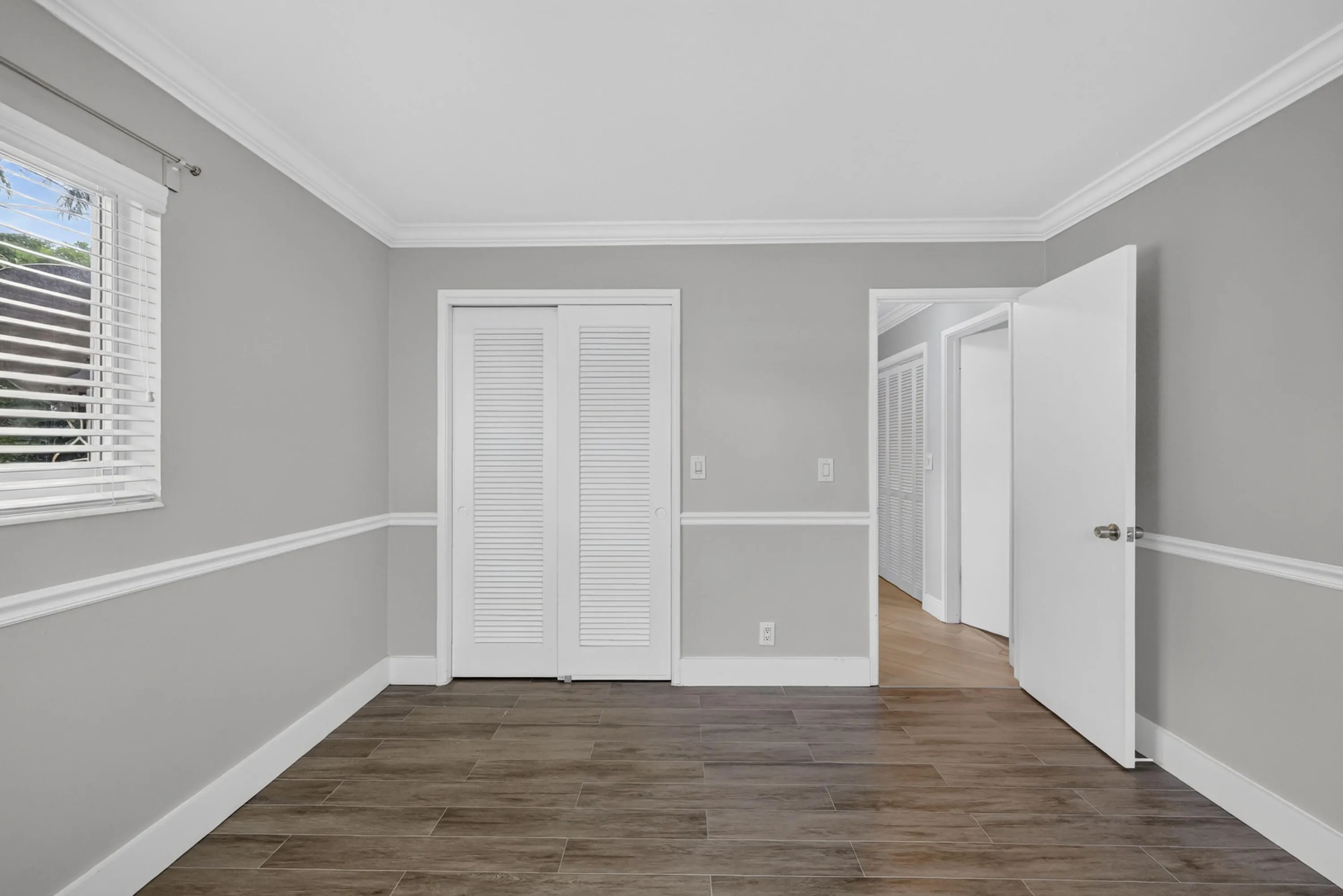300 SE 11TH Court