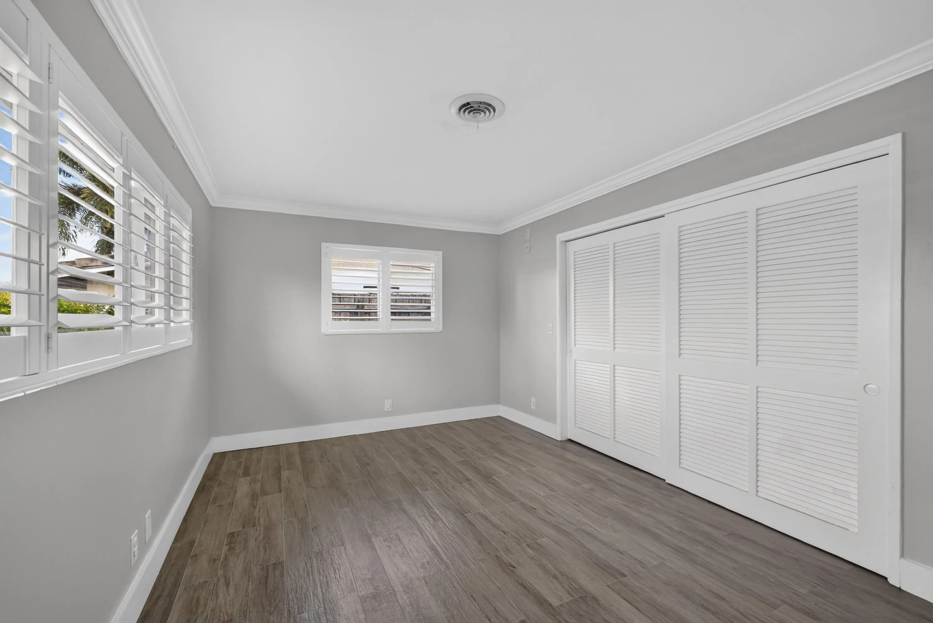300 SE 11TH Court