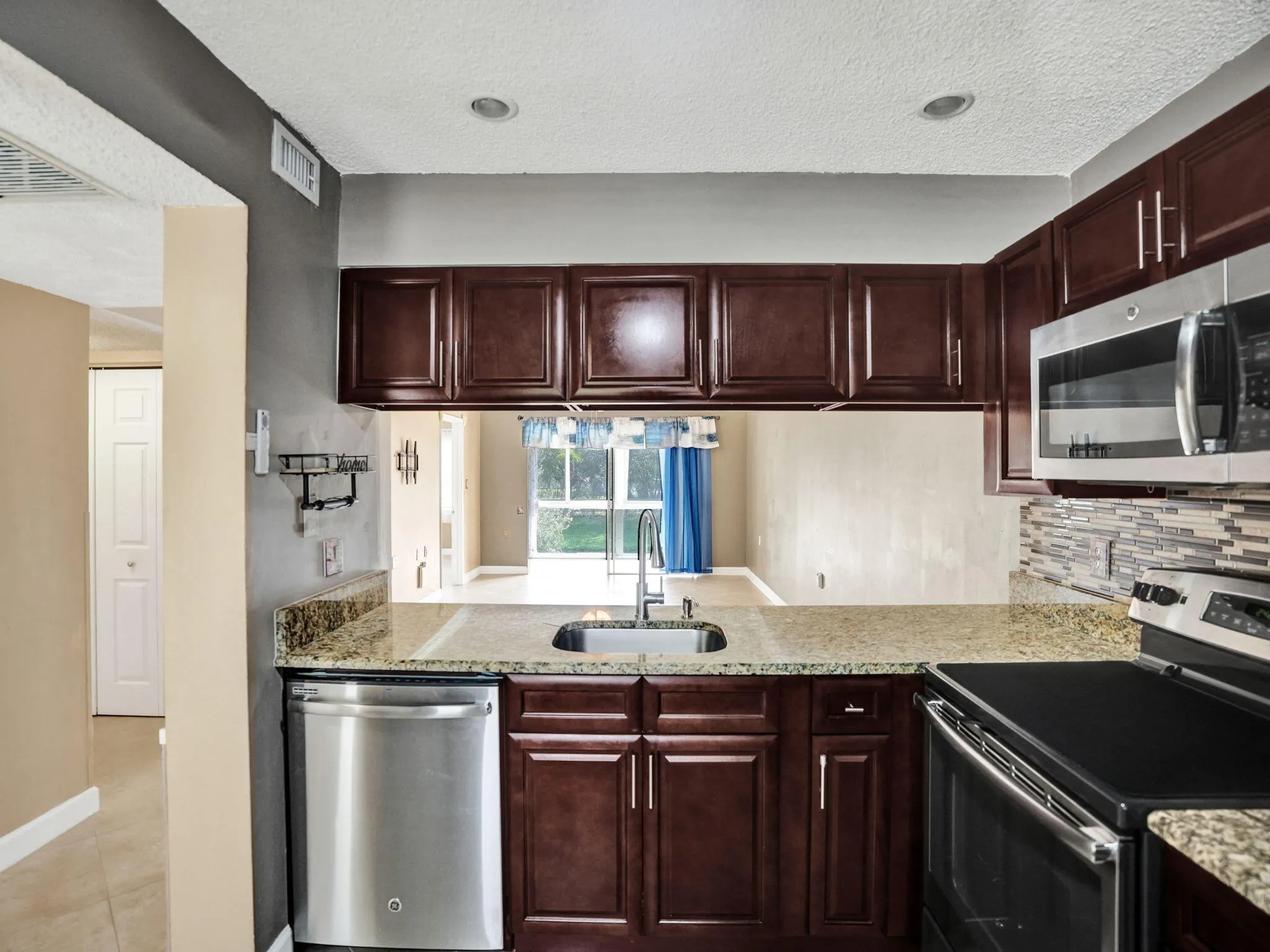 2707 Nassau Bend