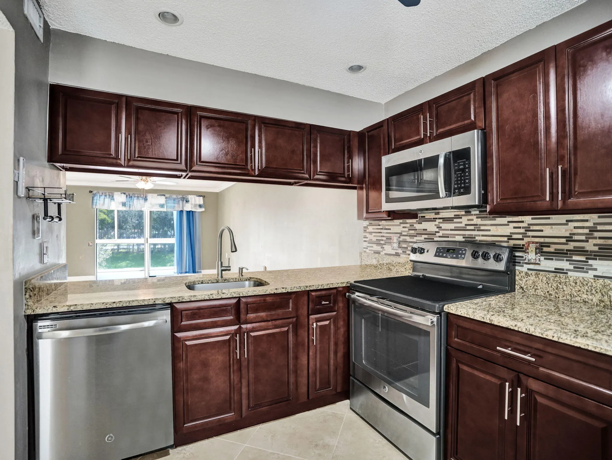 2707 Nassau Bend