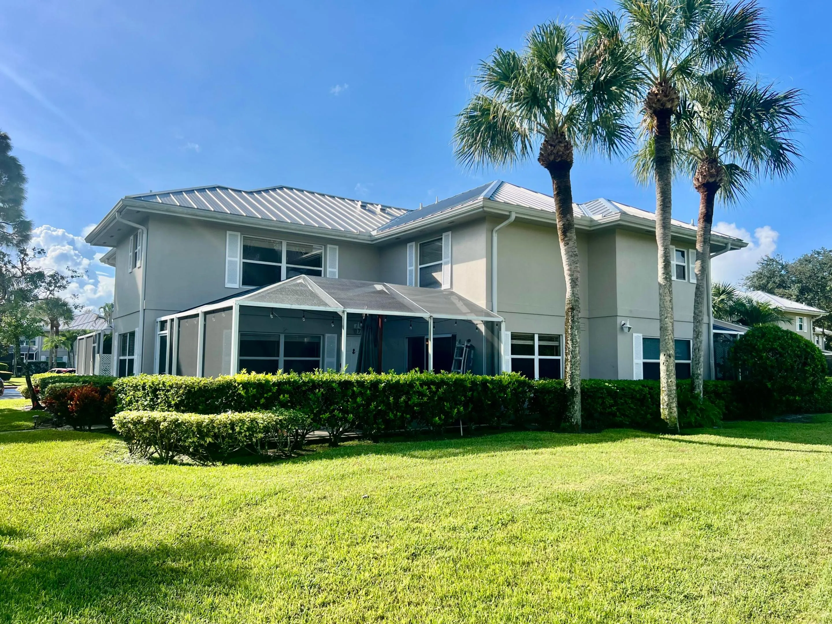2833 SW Lakemont Place