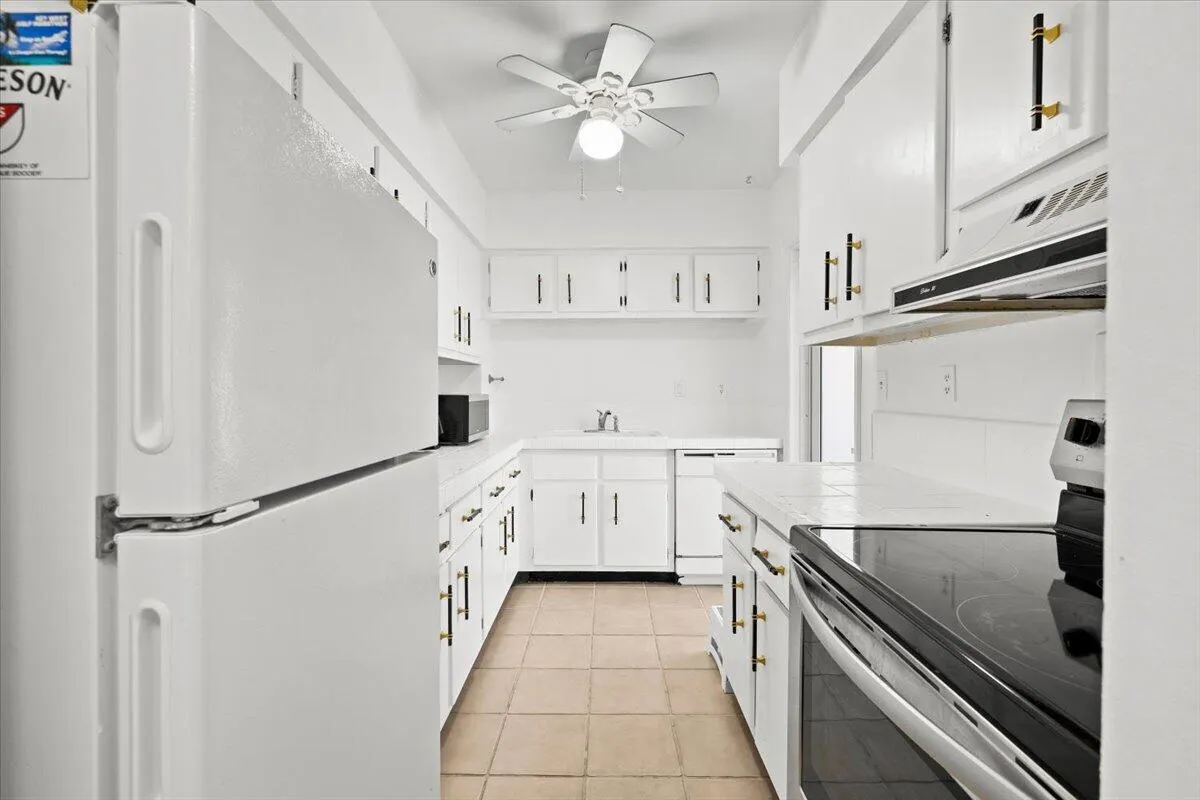 2700 Banyan Road #c 3