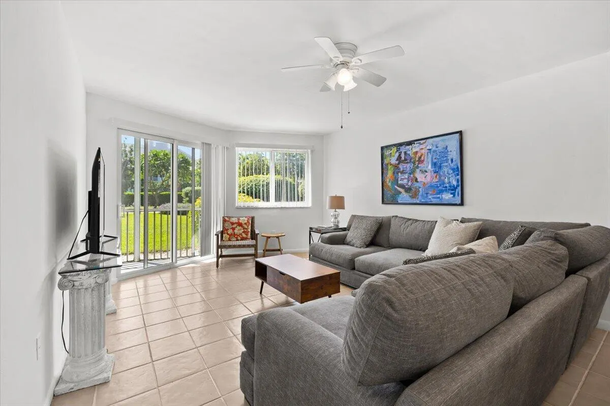 2700 Banyan Road #c 3